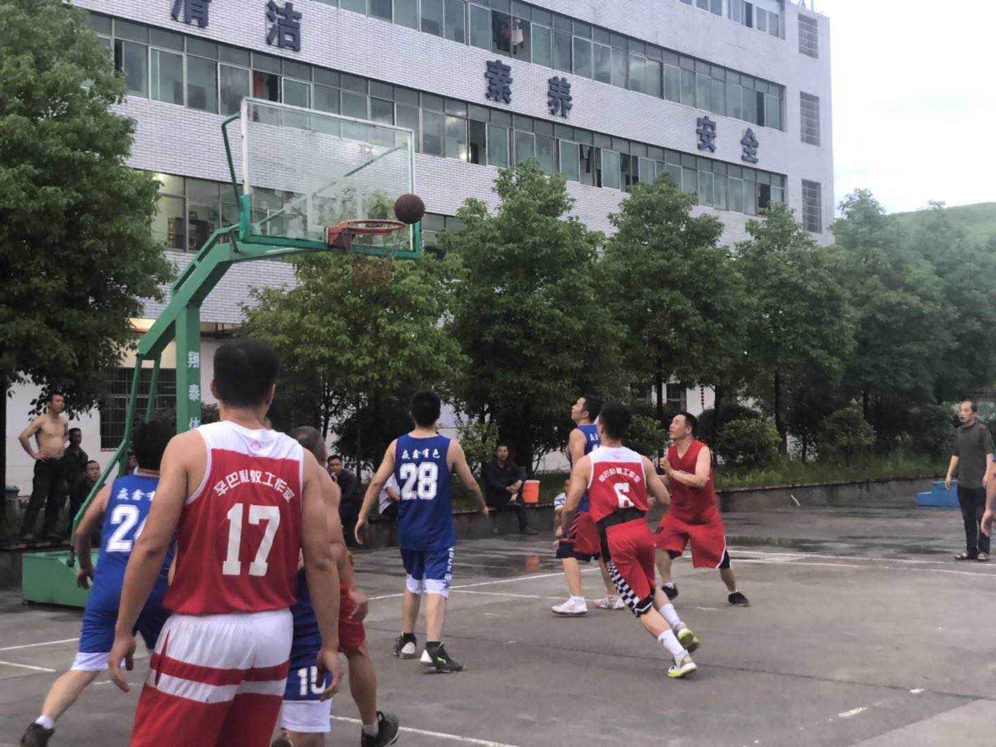 點(diǎn)擊圖片將圖片插入到編輯器